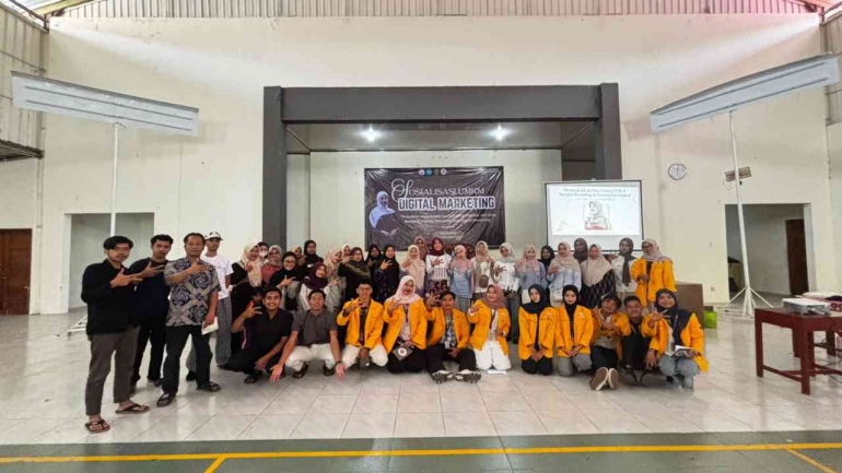 Tingkatkan Daya Saing UMKM Desa Kleteran, KKN 59 Universitas Tidar Gelar Pelatihan Digital Marketing Berkolaborasi dengan Owner Jamu Deka